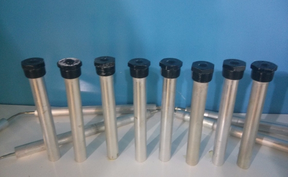 RoHS AZ31B Barra de anodo de magnesio extrudido / fundido con enchufe de acero para fontanería, calefacción, refrigeración y drenaje