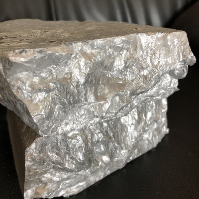 Lingote de la aleación principal el MgAl10% el MgAl50% del magnesio para la iluminación del agente de la iluminación del reductor