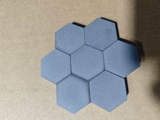 Baldosa balística de carburo de boro - NIJ nivel IV, cara de impacto de cerámica hexagonal ultraligera de 100 x 100 mm