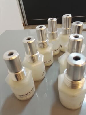 Boquilla de carburo de boro con hilo fino M10x1.0 y diseño compacto de 50x15mm para soplado de arena de precisión