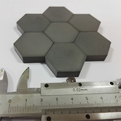 Placa a prueba de balas de carburo de silicio con alta resistencia a la flexión y resistencia a la corrosión para armaduras corporales estándar NIJ IV