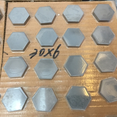 Baldosas cerámicas balísticas de las tejas del boro de cerámica balístico de la placa/del carburo de silicio para la forma rectangular cuadrada de Hexgonal