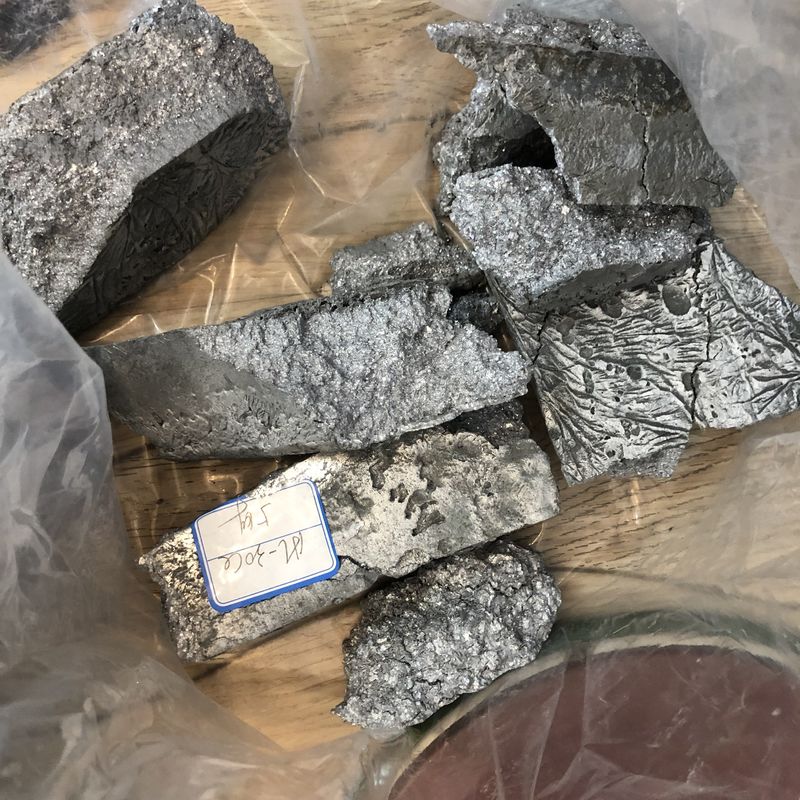 CuB3 Ingot de aleación maestra de boro 2,5-3,5% Contenido Aditivo de fundición de alta pureza para el refinamiento de grano de aluminio
