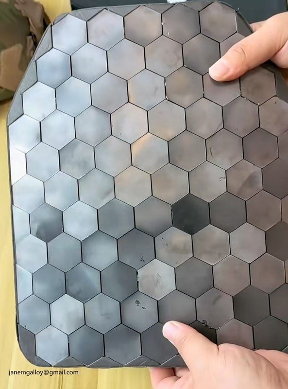 Tejas cerámicas de curva única B4C SIC Placa de protección a prueba de balas para tiradores Corte de 5,5 a 7,5 libras
