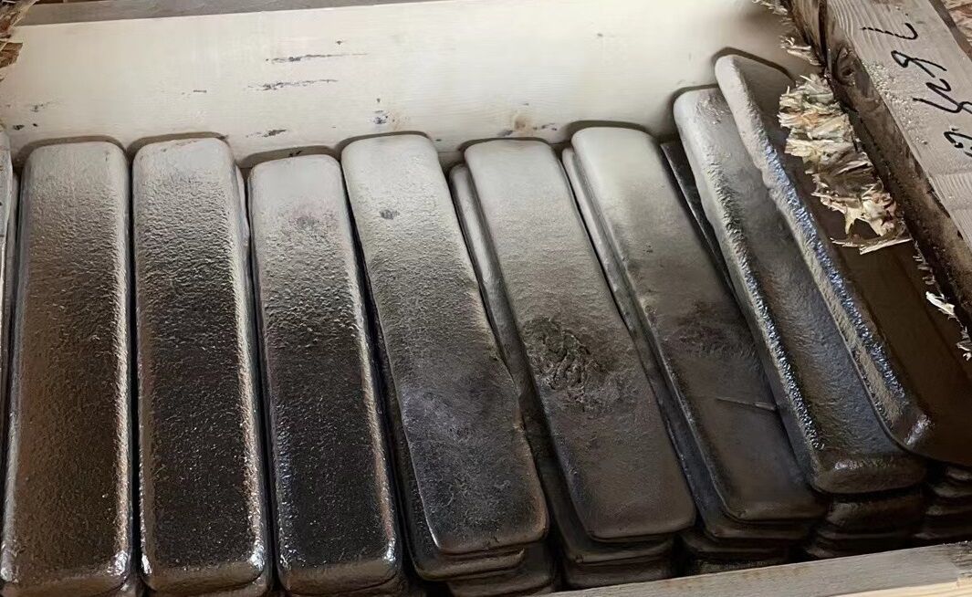 Aleación maestra de aluminio y magnesio sólido gris plateado que ofrece rendimiento y satisface las demandas de los clientes en el procesamiento de metales